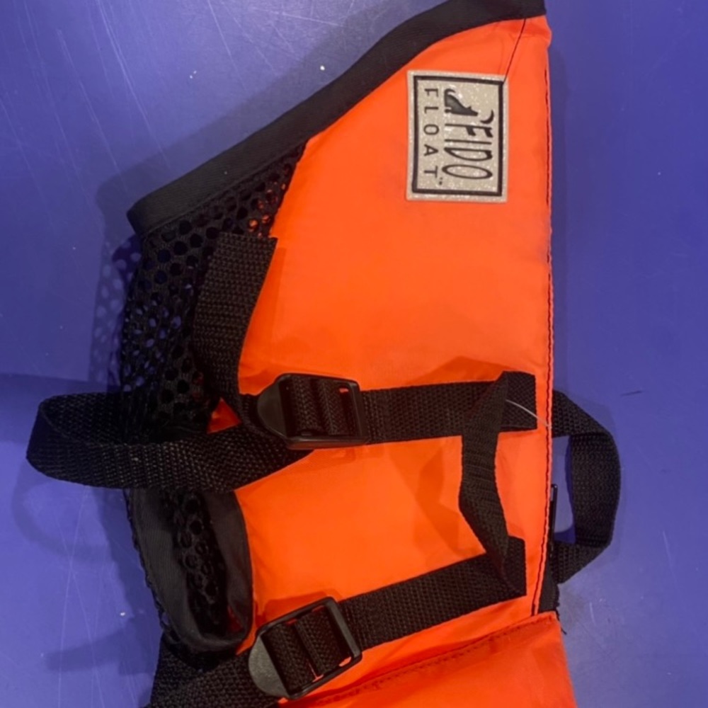 ❤️🎊HP🎊❤️EUC Fido Float only used one time on boat, size tiny
